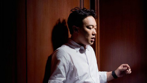 华晨宇在演唱会上翻唱《浮夸(陈奕迅)+看看(莫文蔚)》,气息稳定,张弛有度~